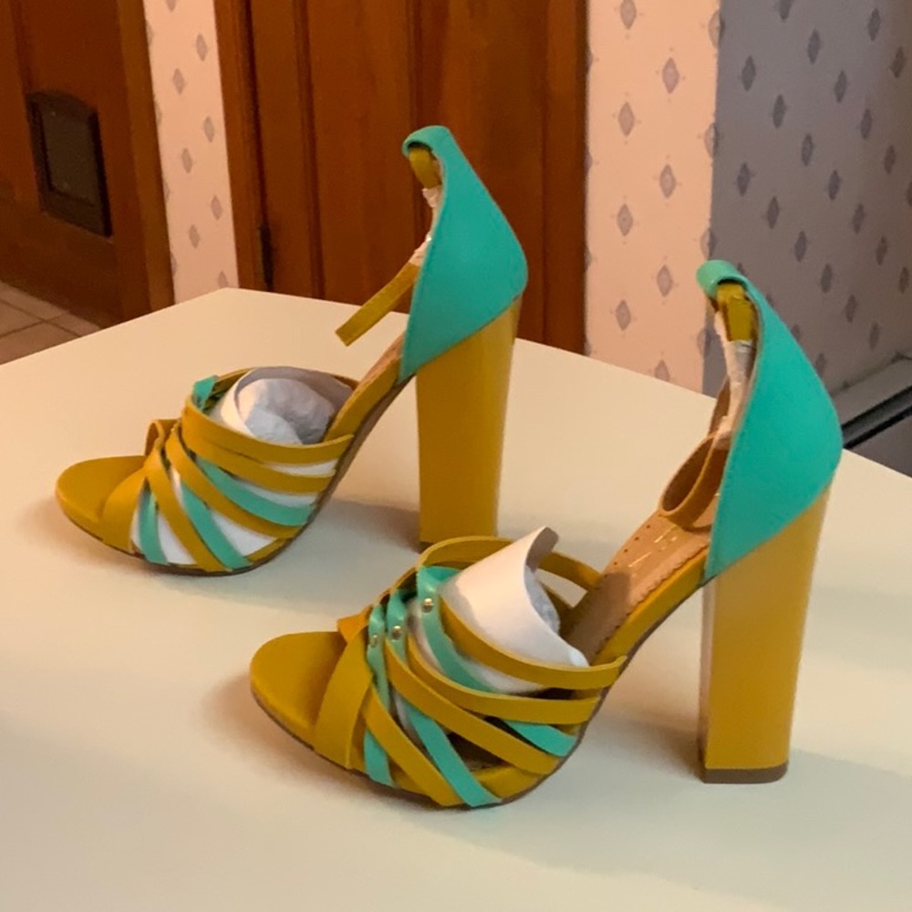 Alba Heels - Picture 3 of 6